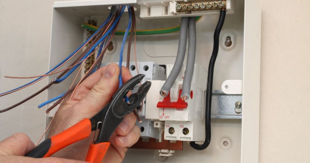 Circuitos e fiações elétricas em Barueri