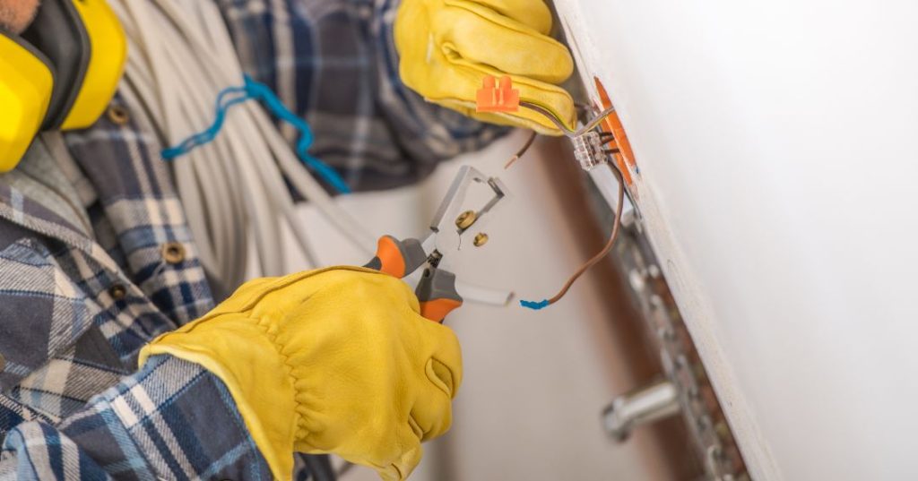 Consertos e manutenções elétricas em Barueri